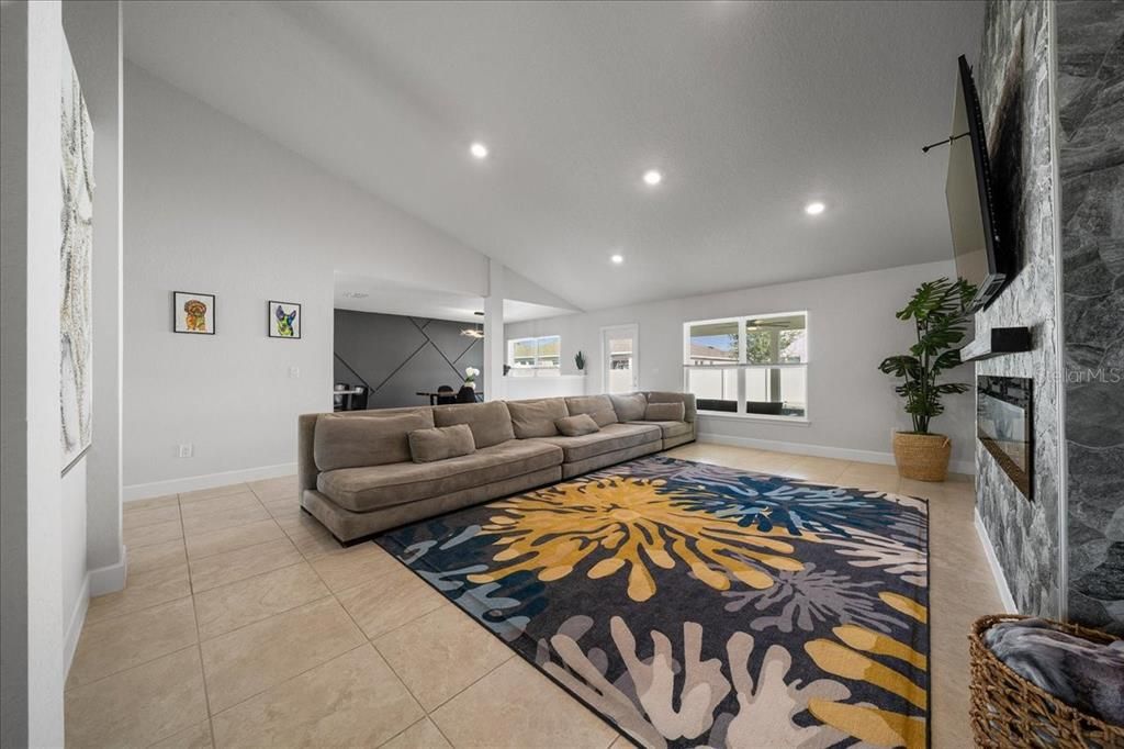 For Sale: $420,000 (4 beds, 3 baths, 3000 Square Feet)