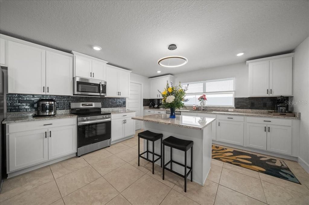 For Sale: $420,000 (4 beds, 3 baths, 3000 Square Feet)