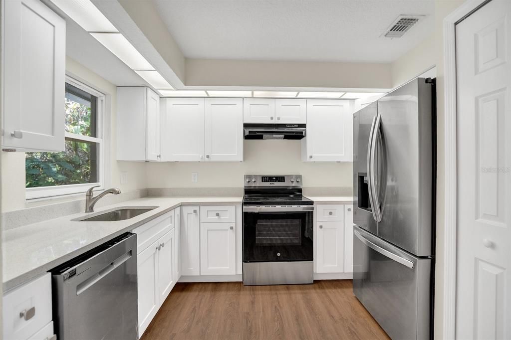 На продажу: $399,000 (3 спален, 2 ванн, 1107 Квадратных фут)