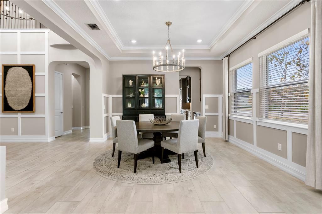 For Sale: $1,795,000 (5 beds, 4 baths, 5748 Square Feet)