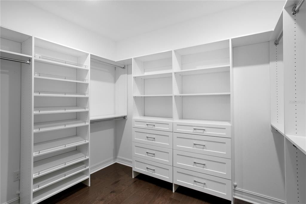 For Sale: $1,795,000 (5 beds, 4 baths, 5748 Square Feet)