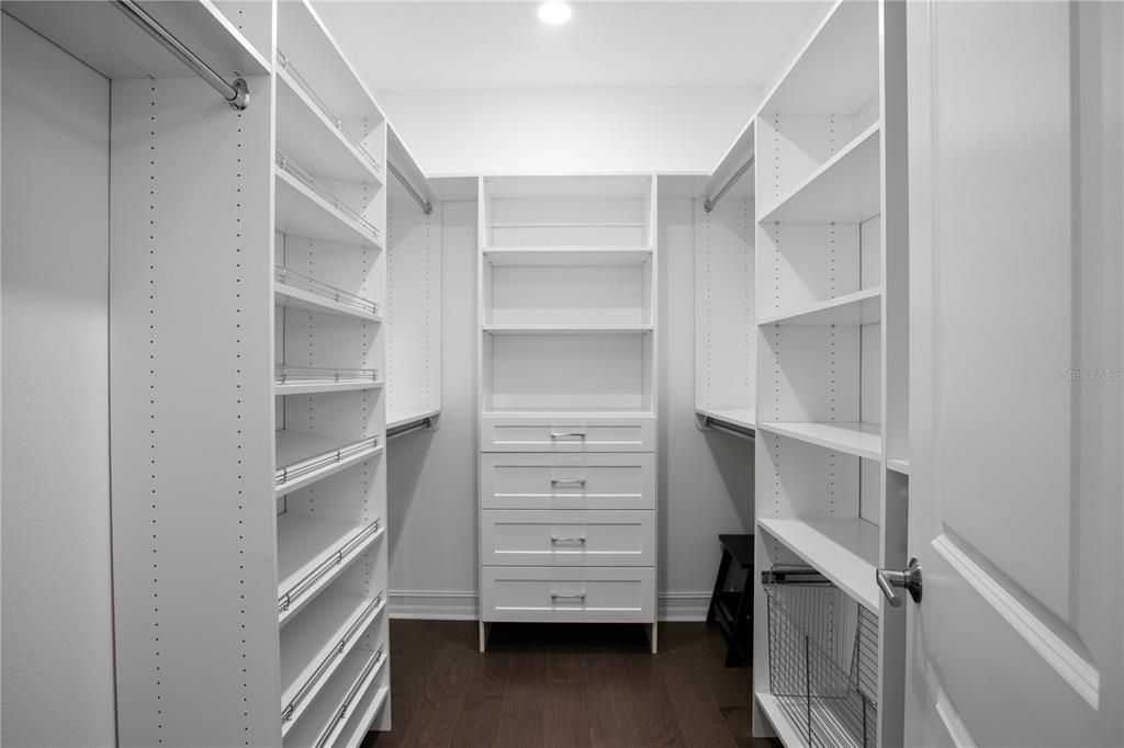 For Sale: $1,795,000 (5 beds, 4 baths, 5748 Square Feet)