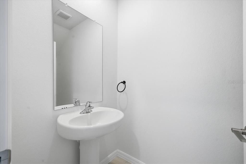 For Sale: $434,000 (5 beds, 2 baths, 2389 Square Feet)