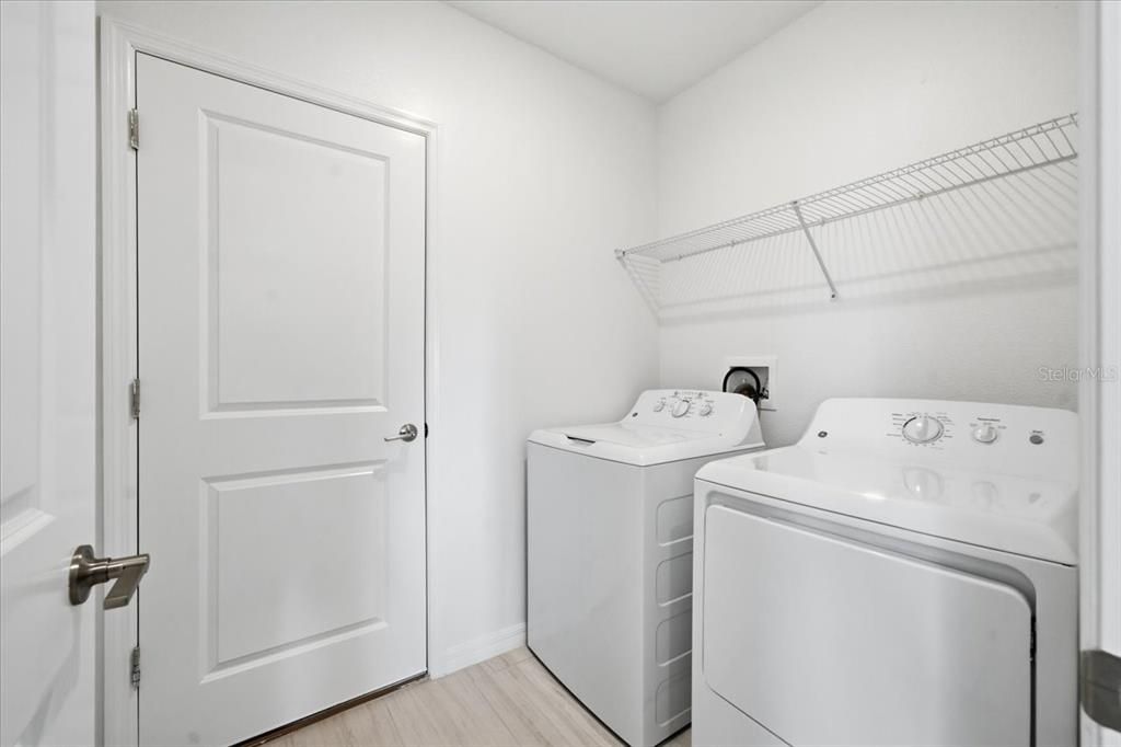 For Sale: $434,000 (5 beds, 2 baths, 2389 Square Feet)