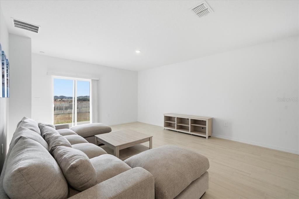 For Sale: $434,000 (5 beds, 2 baths, 2389 Square Feet)