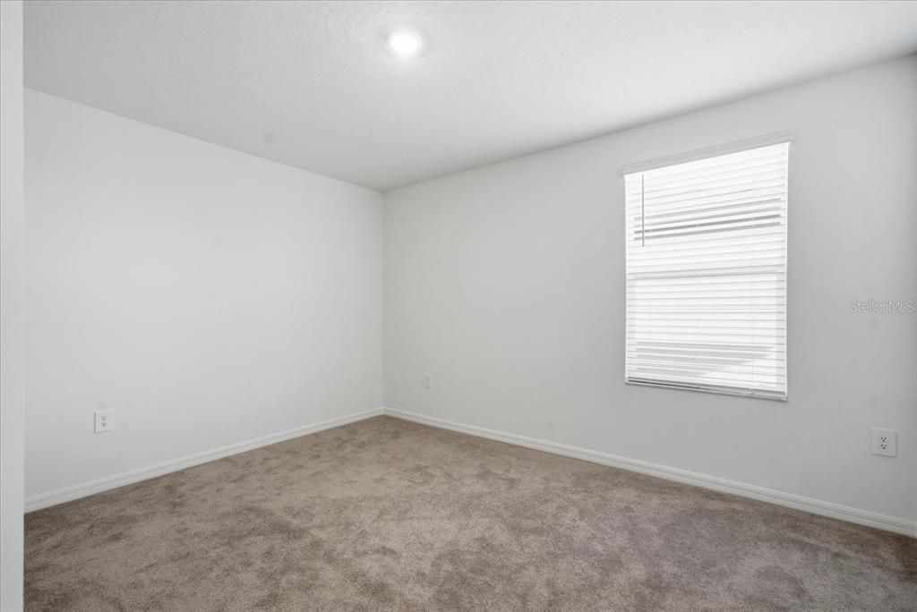 For Sale: $434,000 (5 beds, 2 baths, 2389 Square Feet)