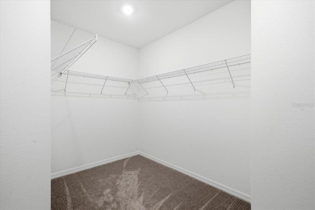 For Sale: $434,000 (5 beds, 2 baths, 2389 Square Feet)