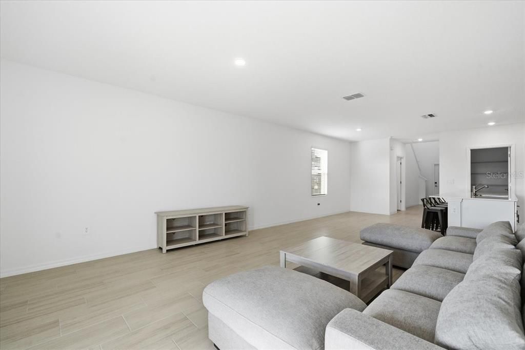 For Sale: $434,000 (5 beds, 2 baths, 2389 Square Feet)