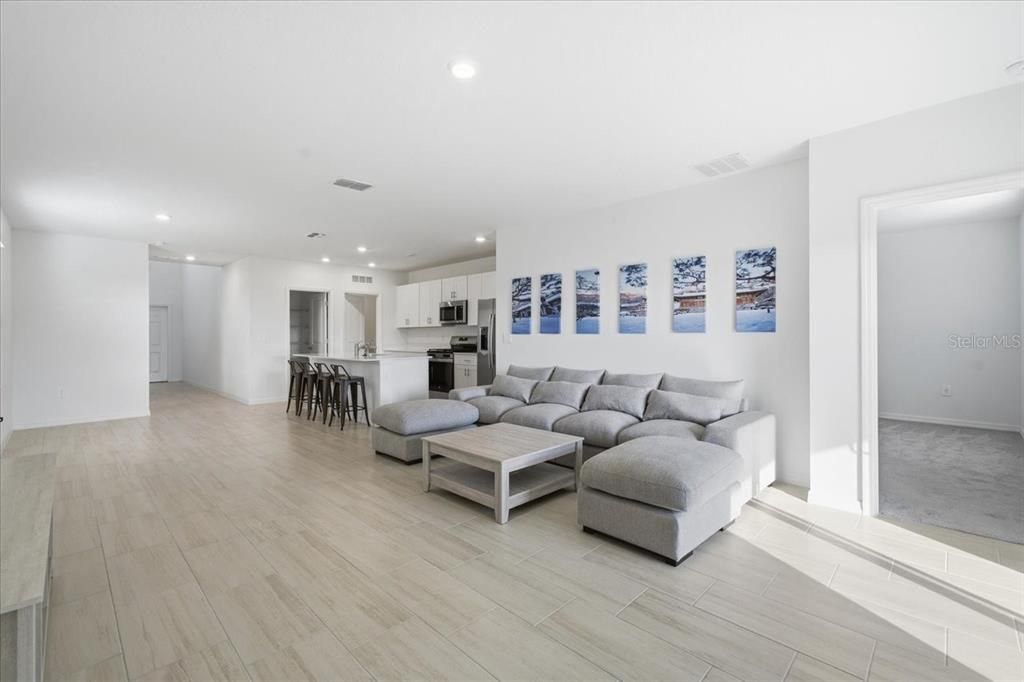 For Sale: $434,000 (5 beds, 2 baths, 2389 Square Feet)