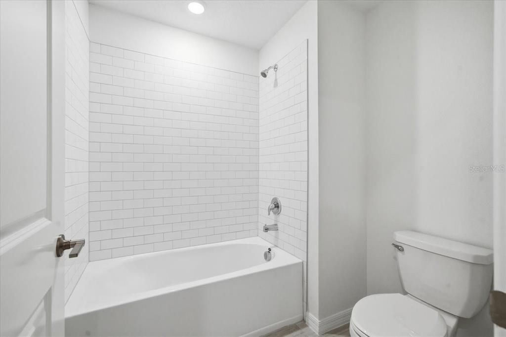 For Sale: $434,000 (5 beds, 2 baths, 2389 Square Feet)