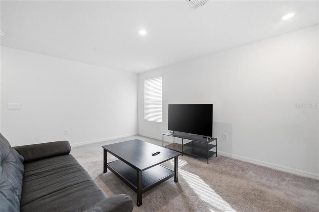 For Sale: $434,000 (5 beds, 2 baths, 2389 Square Feet)