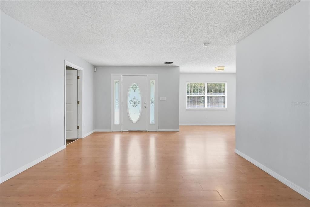 For Sale: $179,000 (3 beds, 1 baths, 1200 Square Feet)