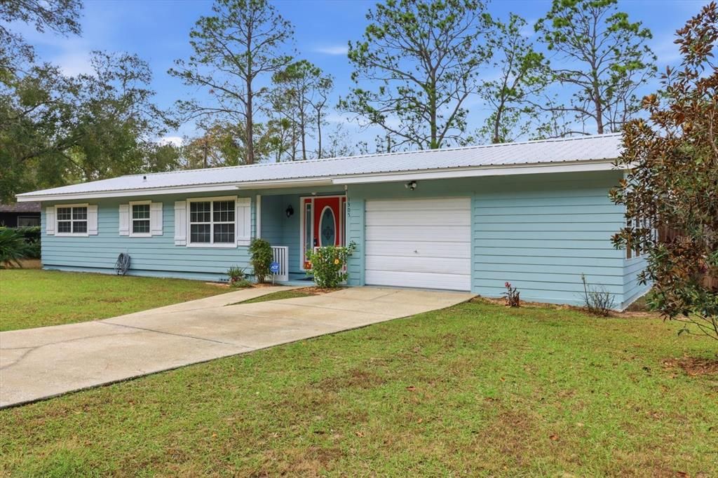 For Sale: $179,000 (3 beds, 1 baths, 1200 Square Feet)