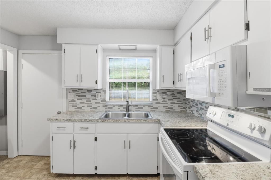 For Sale: $179,000 (3 beds, 1 baths, 1200 Square Feet)