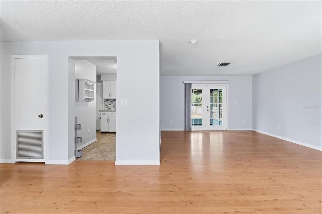 For Sale: $179,000 (3 beds, 1 baths, 1200 Square Feet)