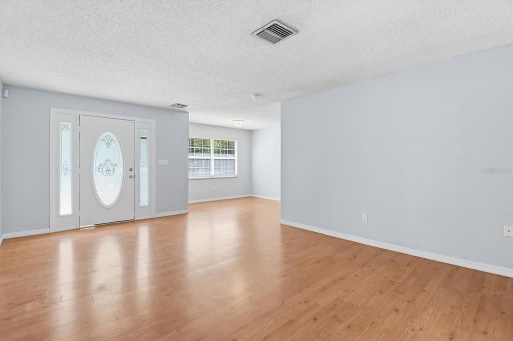 For Sale: $179,000 (3 beds, 1 baths, 1200 Square Feet)