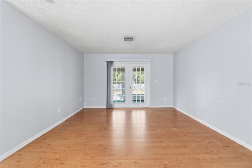 For Sale: $179,000 (3 beds, 1 baths, 1200 Square Feet)