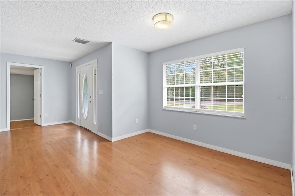 For Sale: $179,000 (3 beds, 1 baths, 1200 Square Feet)