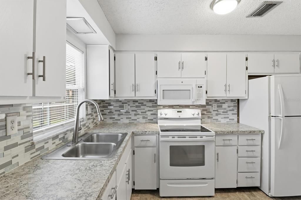 For Sale: $179,000 (3 beds, 1 baths, 1200 Square Feet)