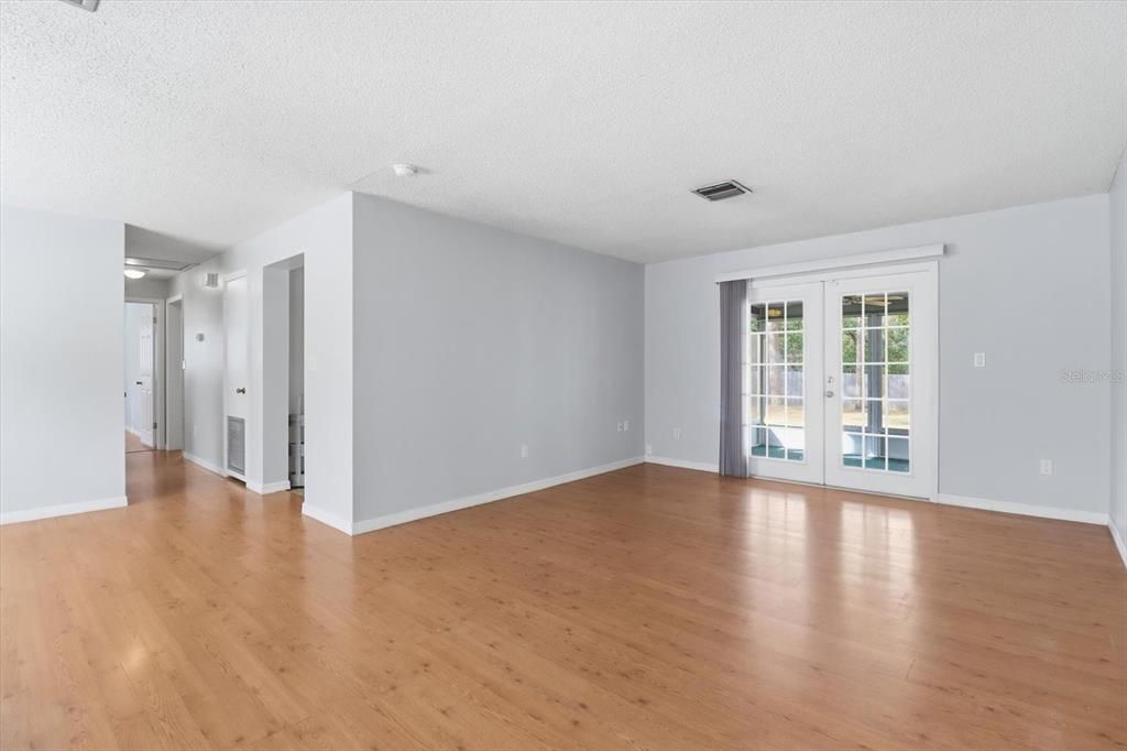 For Sale: $179,000 (3 beds, 1 baths, 1200 Square Feet)