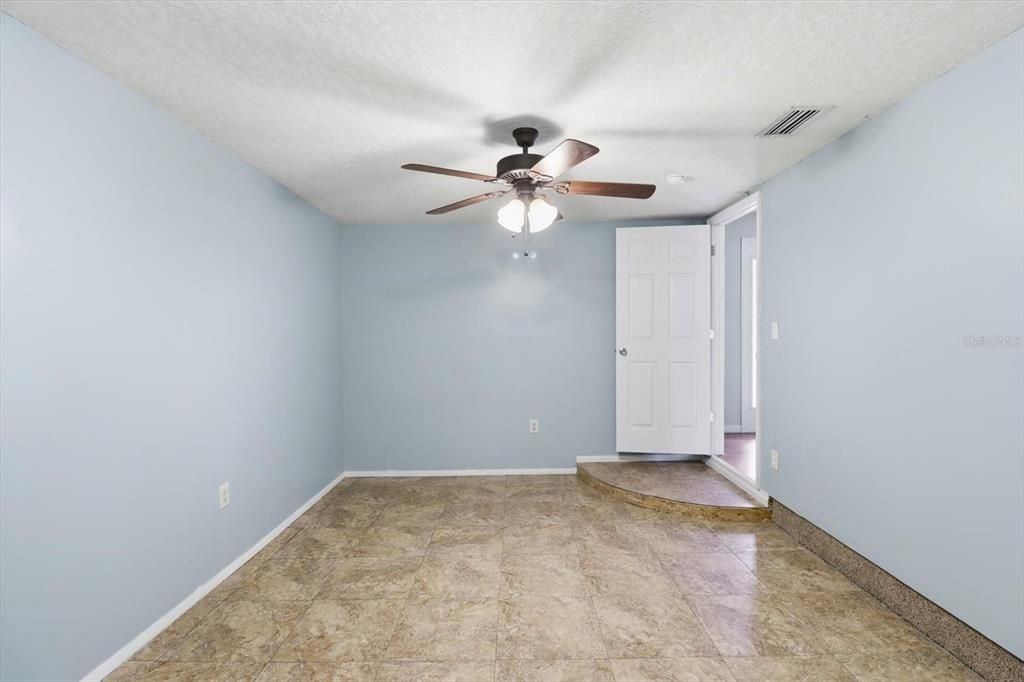 For Sale: $179,000 (3 beds, 1 baths, 1200 Square Feet)