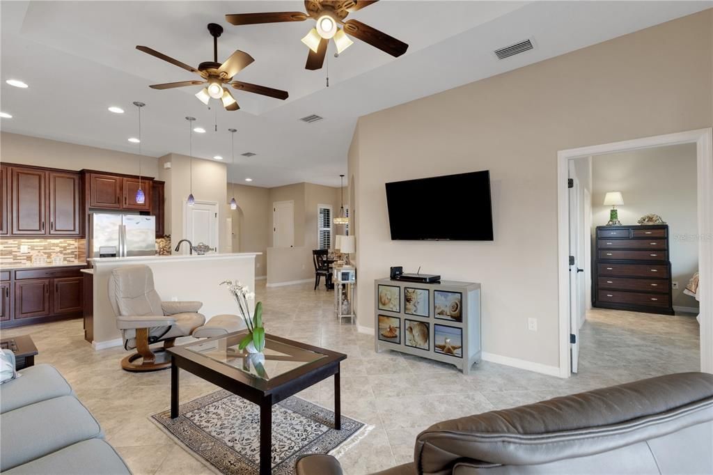 En Venta: $439,000 (2 camas, 2 baños, 1593 Pies cuadrados)