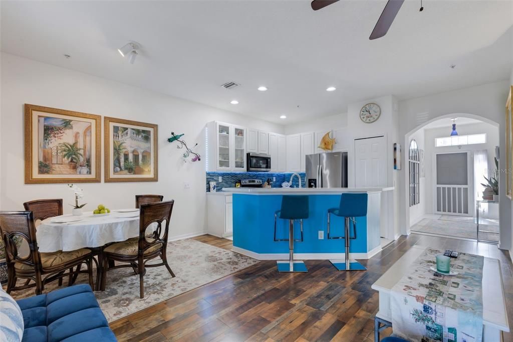 На продажу: $299,000 (3 спален, 2 ванн, 1376 Квадратных фут)