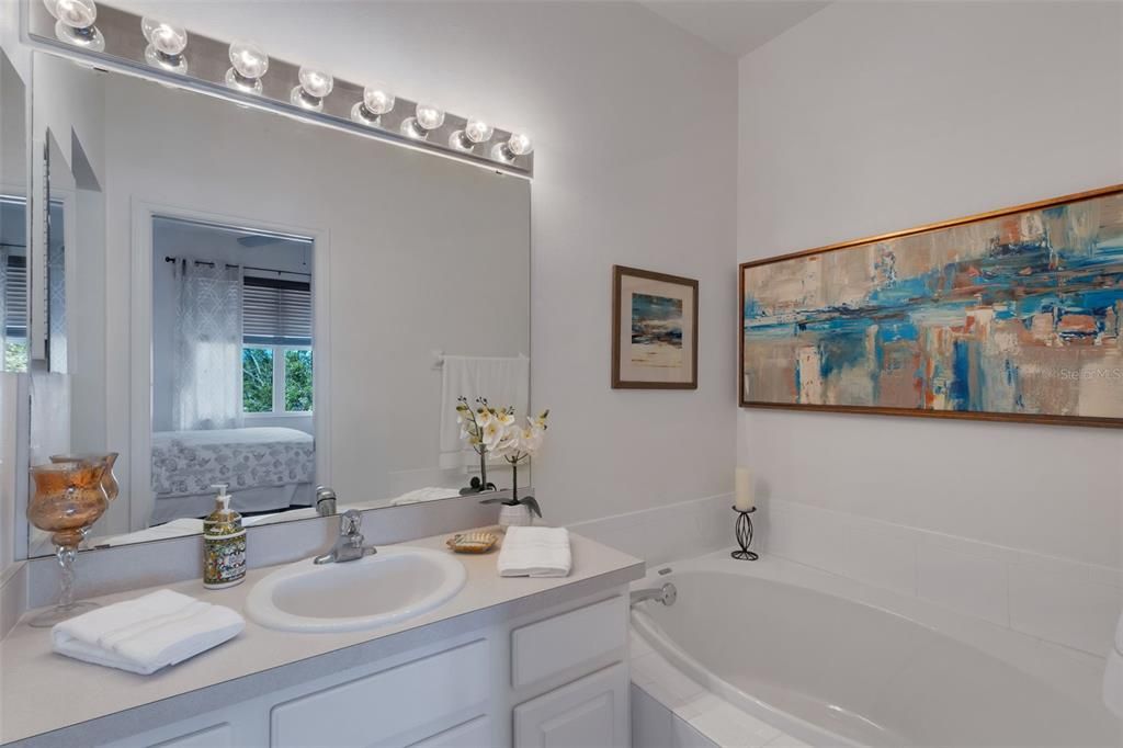 На продажу: $299,000 (3 спален, 2 ванн, 1376 Квадратных фут)