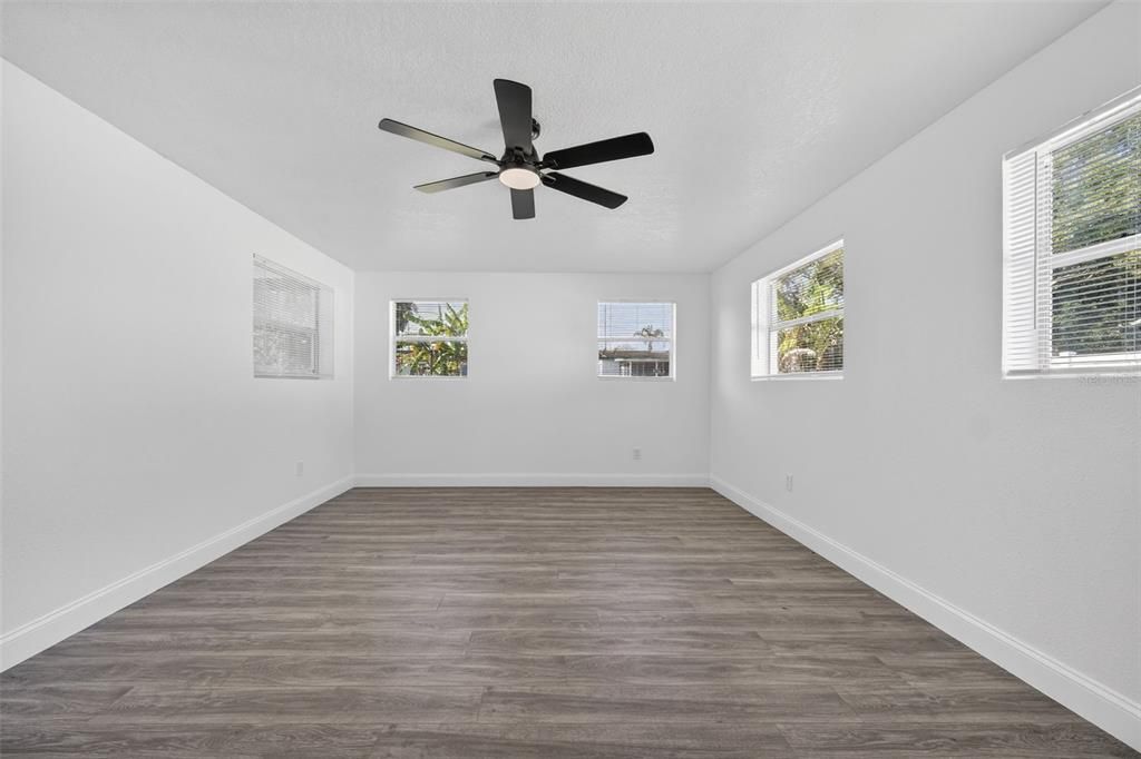 For Rent: $3,500 (4 beds, 2 baths, 1484 Square Feet)