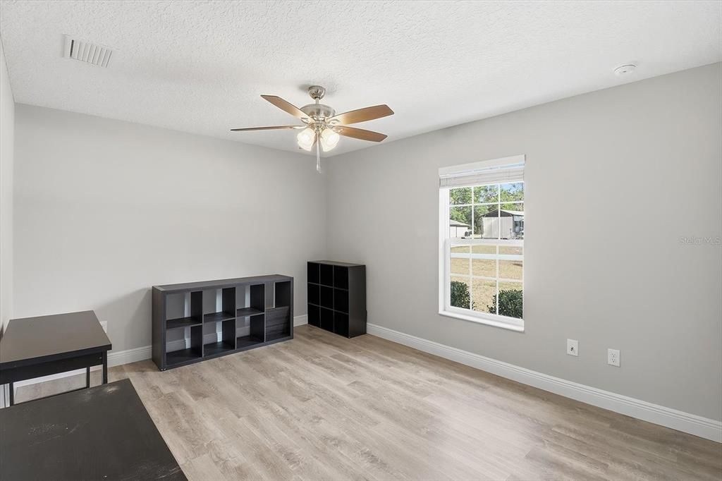 For Sale: $425,000 (4 beds, 2 baths, 1823 Square Feet)