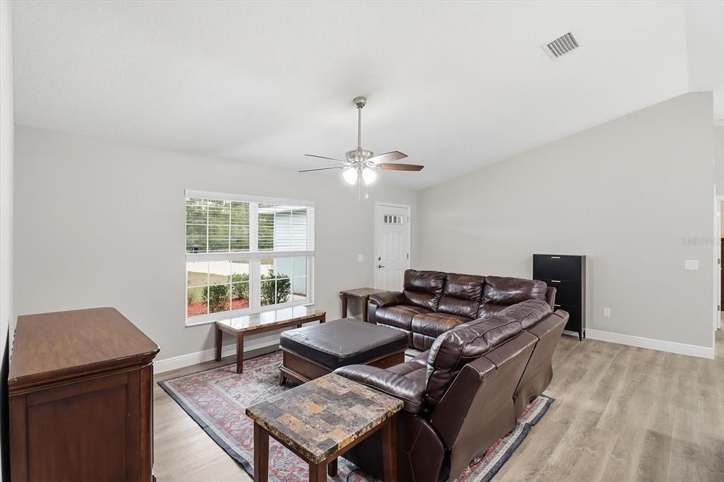 For Sale: $425,000 (4 beds, 2 baths, 1823 Square Feet)