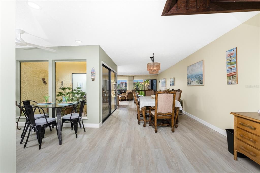 待售: $329,000 (2 贝兹, 2 浴室, 1469 平方英尺)