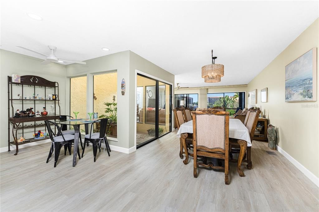 待售: $329,000 (2 贝兹, 2 浴室, 1469 平方英尺)