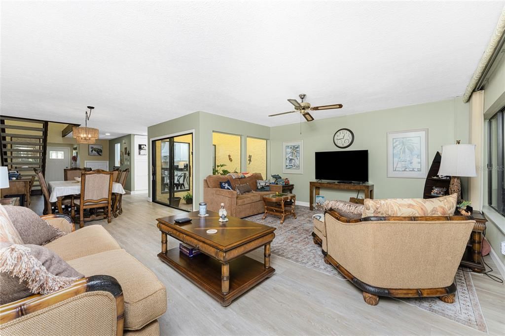 待售: $329,000 (2 贝兹, 2 浴室, 1469 平方英尺)