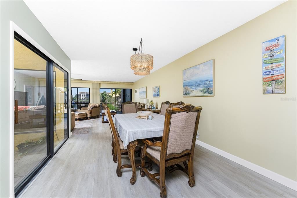 待售: $329,000 (2 贝兹, 2 浴室, 1469 平方英尺)