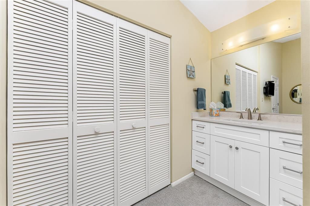 待售: $329,000 (2 贝兹, 2 浴室, 1469 平方英尺)