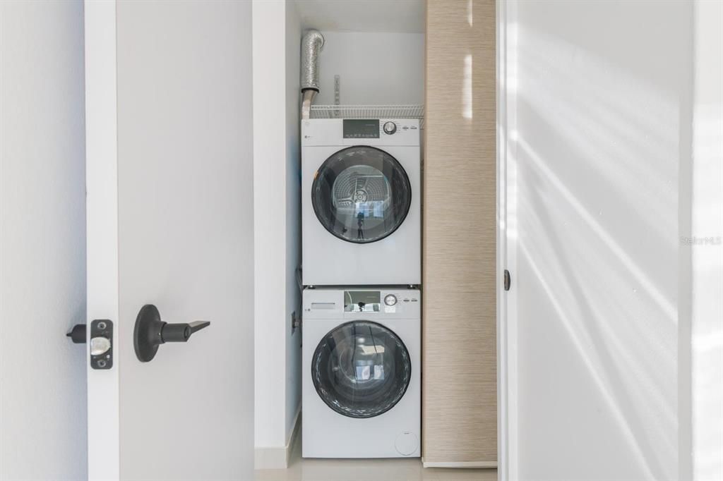 出租: $3,500 (2 贝兹, 1 浴室, 1036 平方英尺)