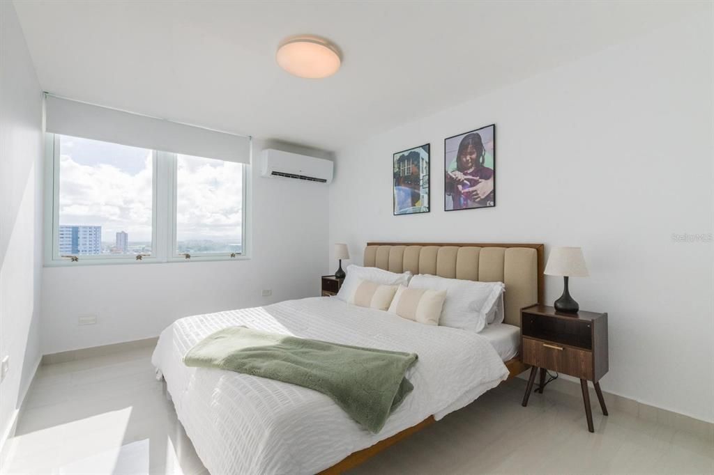 出租: $3,500 (2 贝兹, 1 浴室, 1036 平方英尺)