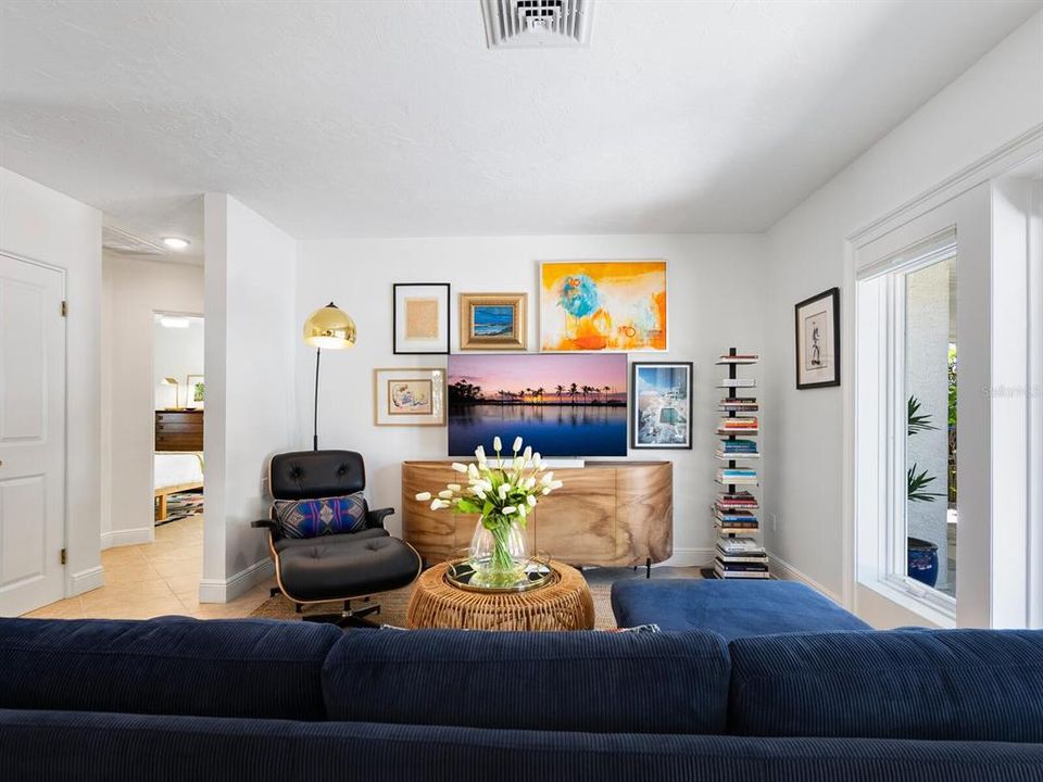 For Sale: $775,000 (3 beds, 2 baths, 1207 Square Feet)