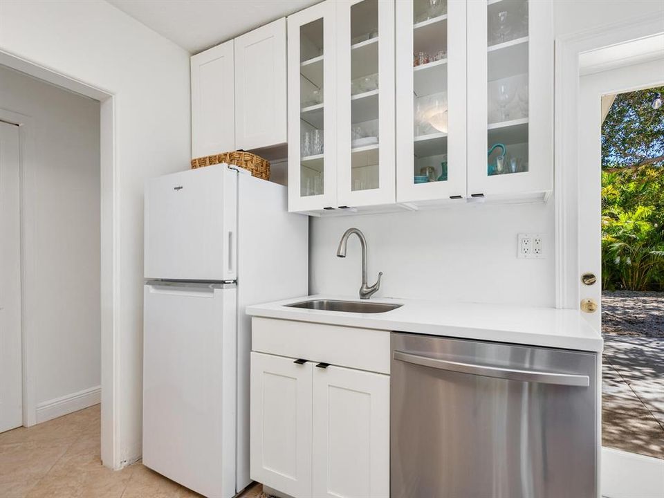 For Sale: $775,000 (3 beds, 2 baths, 1207 Square Feet)