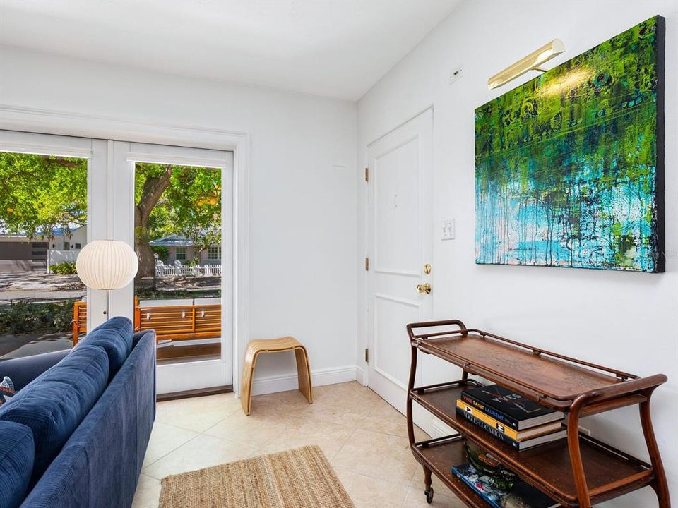 For Sale: $775,000 (3 beds, 2 baths, 1207 Square Feet)