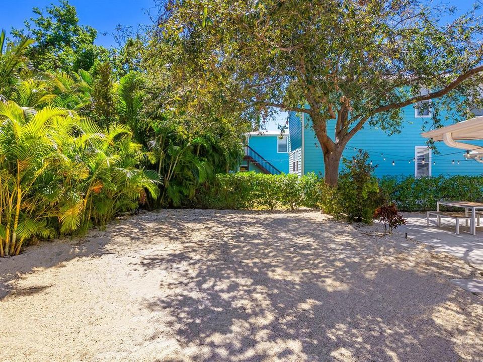 For Sale: $775,000 (3 beds, 2 baths, 1207 Square Feet)