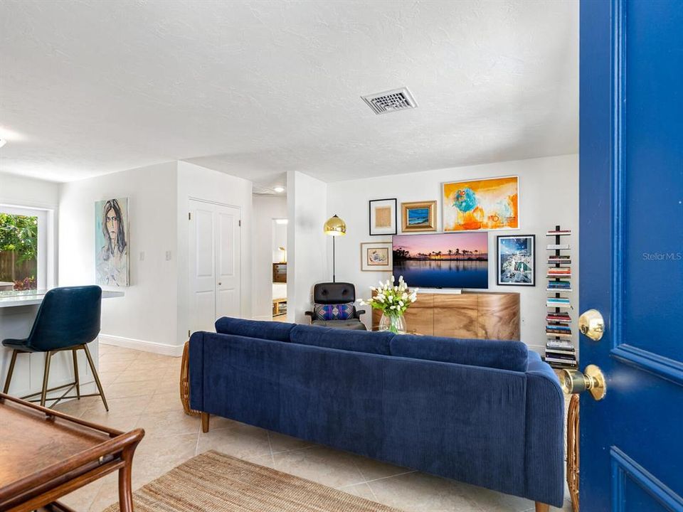 For Sale: $775,000 (3 beds, 2 baths, 1207 Square Feet)