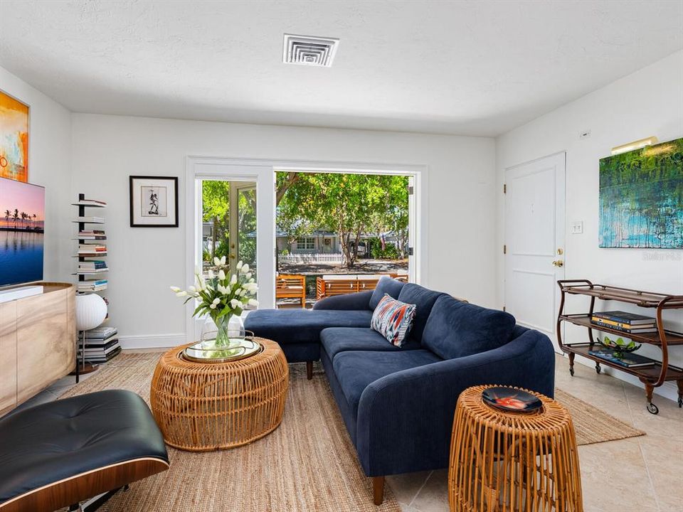 For Sale: $775,000 (3 beds, 2 baths, 1207 Square Feet)