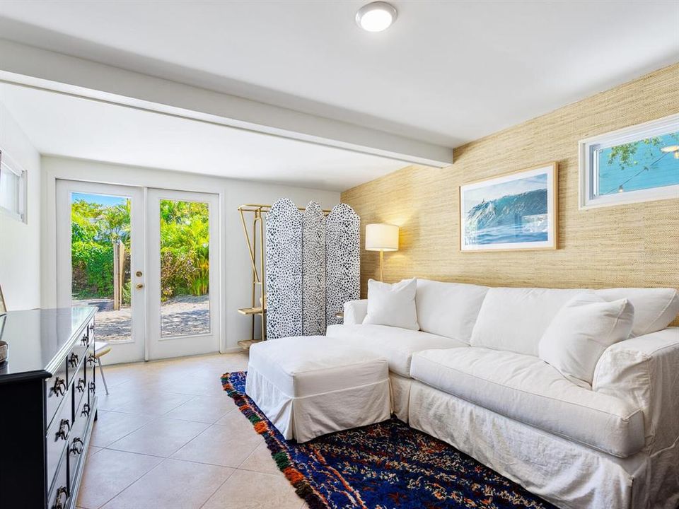 For Sale: $775,000 (3 beds, 2 baths, 1207 Square Feet)