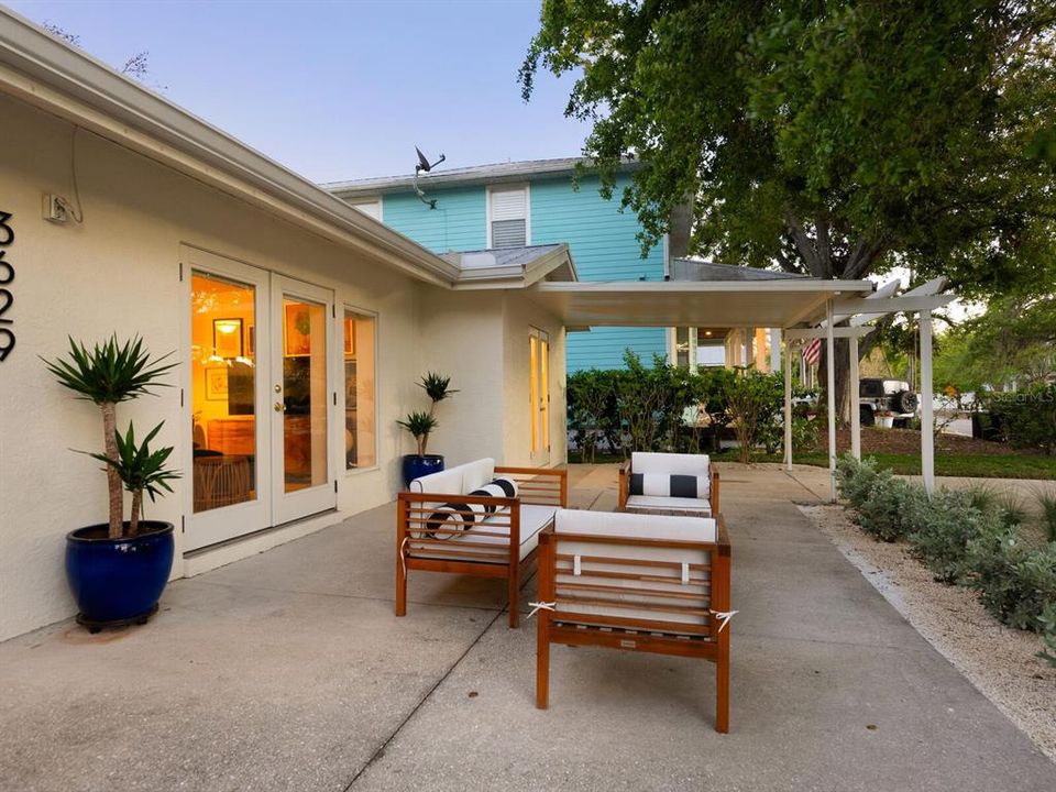 For Sale: $775,000 (3 beds, 2 baths, 1207 Square Feet)