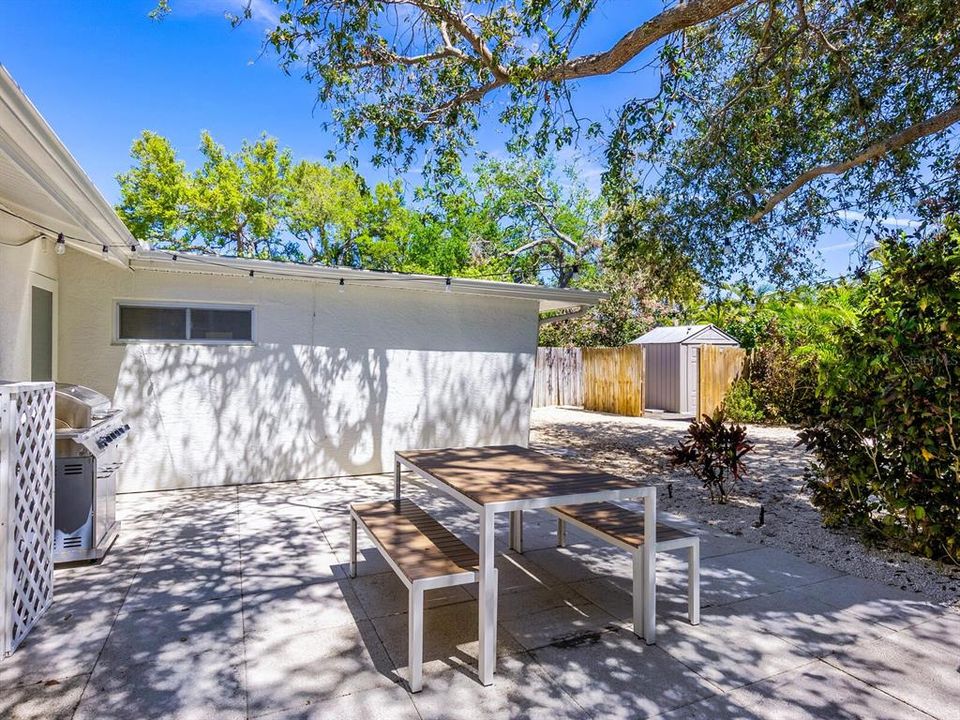 For Sale: $775,000 (3 beds, 2 baths, 1207 Square Feet)