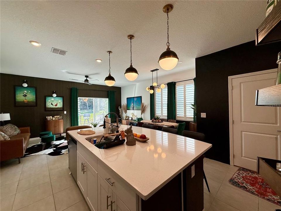 For Sale: $295,000 (3 beds, 2 baths, 1553 Square Feet)