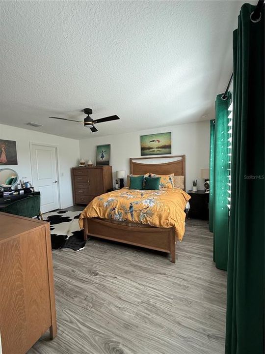 For Sale: $295,000 (3 beds, 2 baths, 1553 Square Feet)