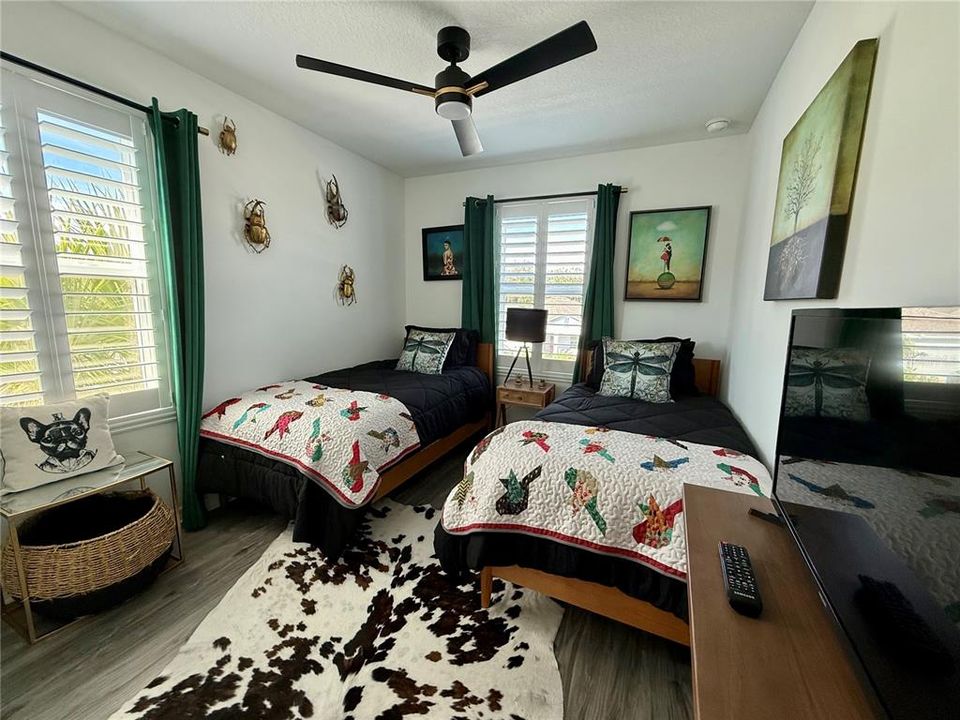 For Sale: $295,000 (3 beds, 2 baths, 1553 Square Feet)